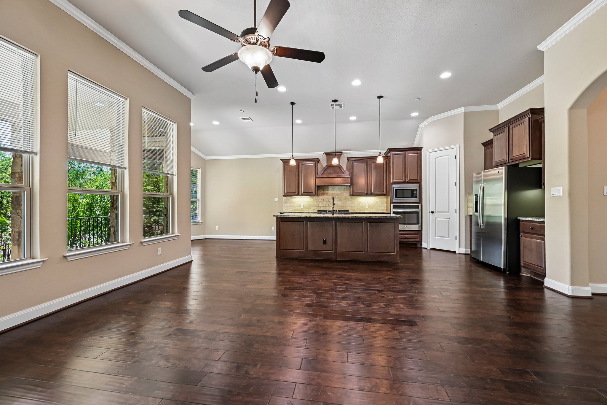 Maxwell Way 32-S1909-013.jpg