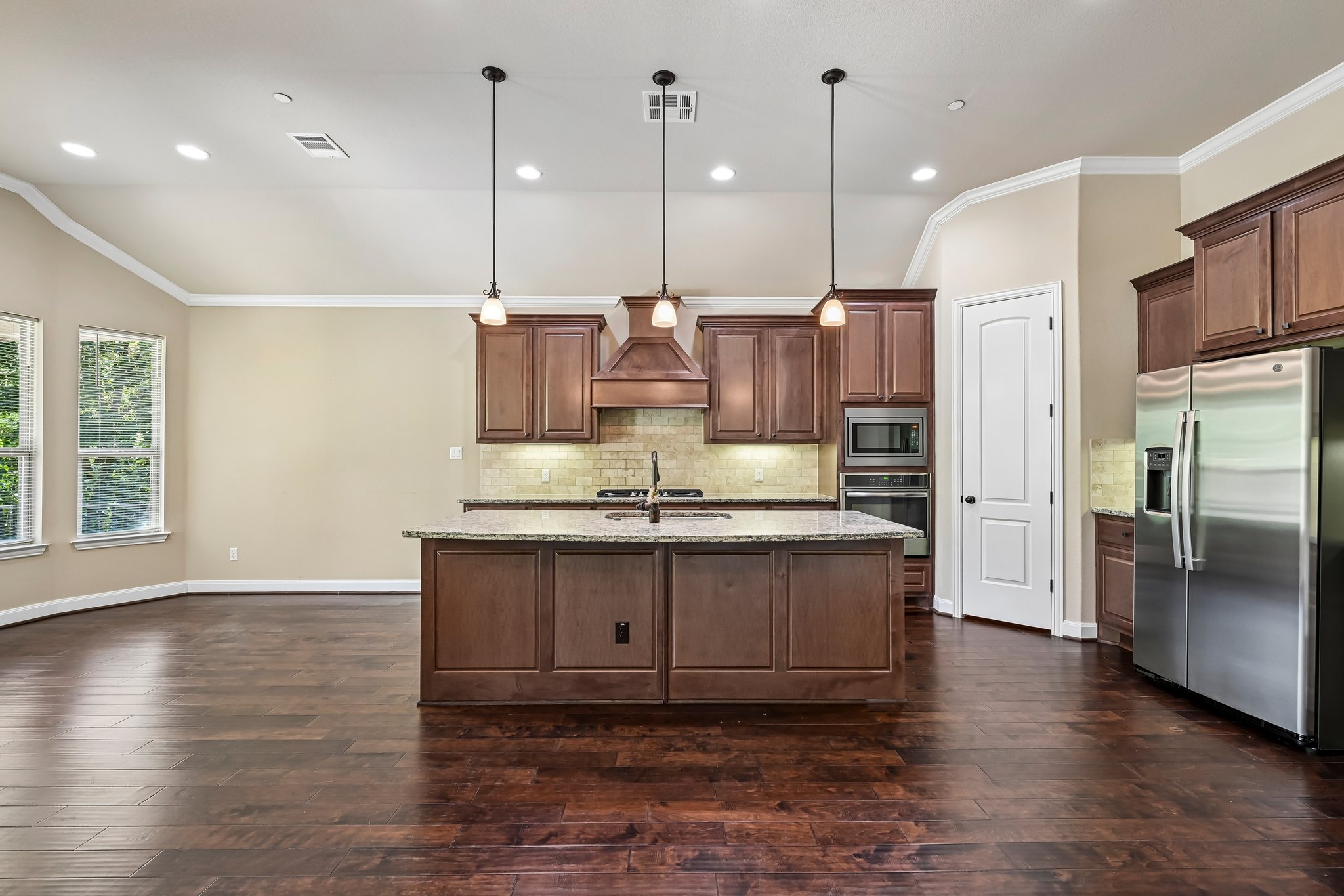 Maxwell Way 32-S1909-018.jpg
