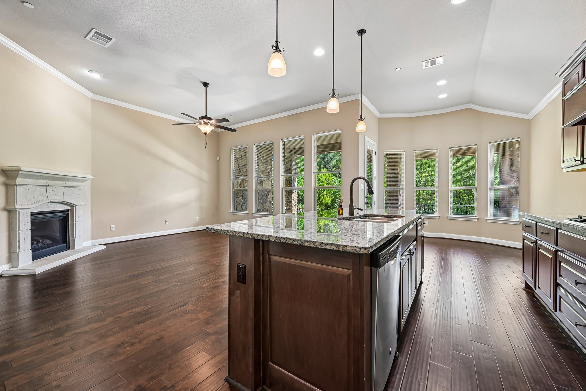 Maxwell Way 32-S1909-023.jpg