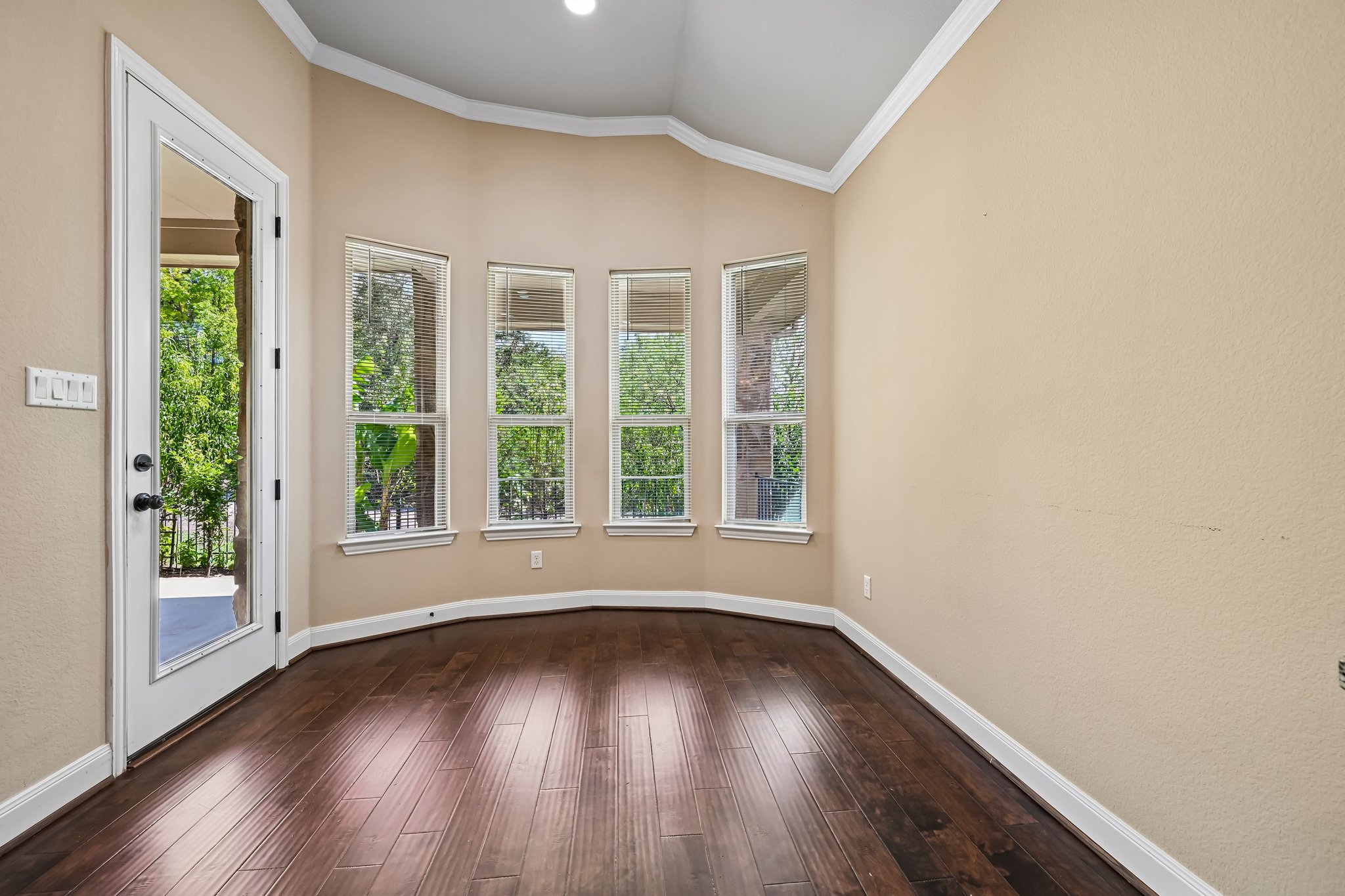 Maxwell Way 32-S1909-026.jpg