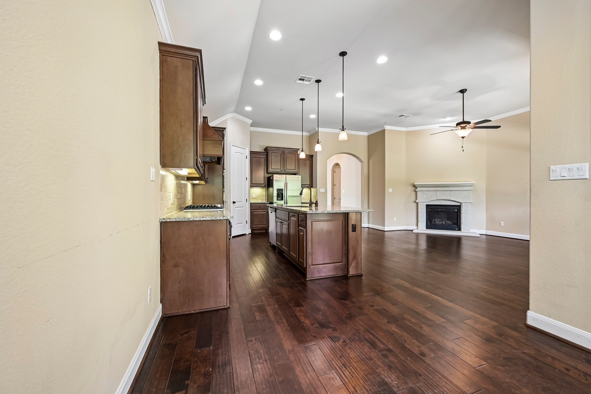 Maxwell Way 32-S1909-028.jpg