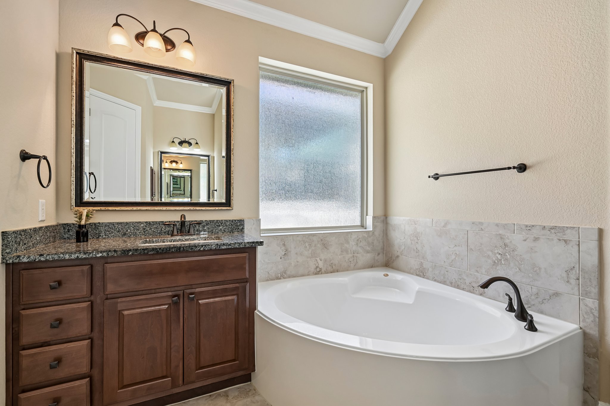 Maxwell Way 32-S1909-039.jpg