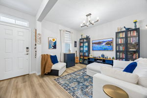 Foyer/Den