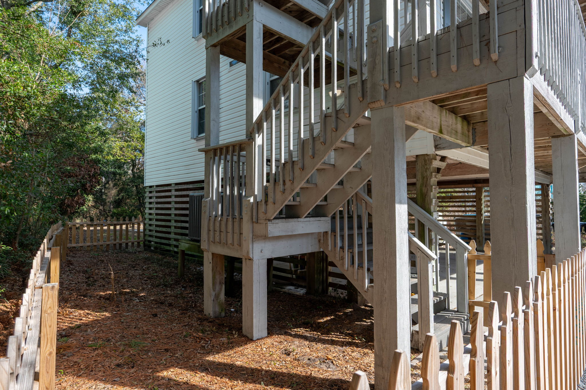 104-Prince-Charles-Ct-Dog-Run