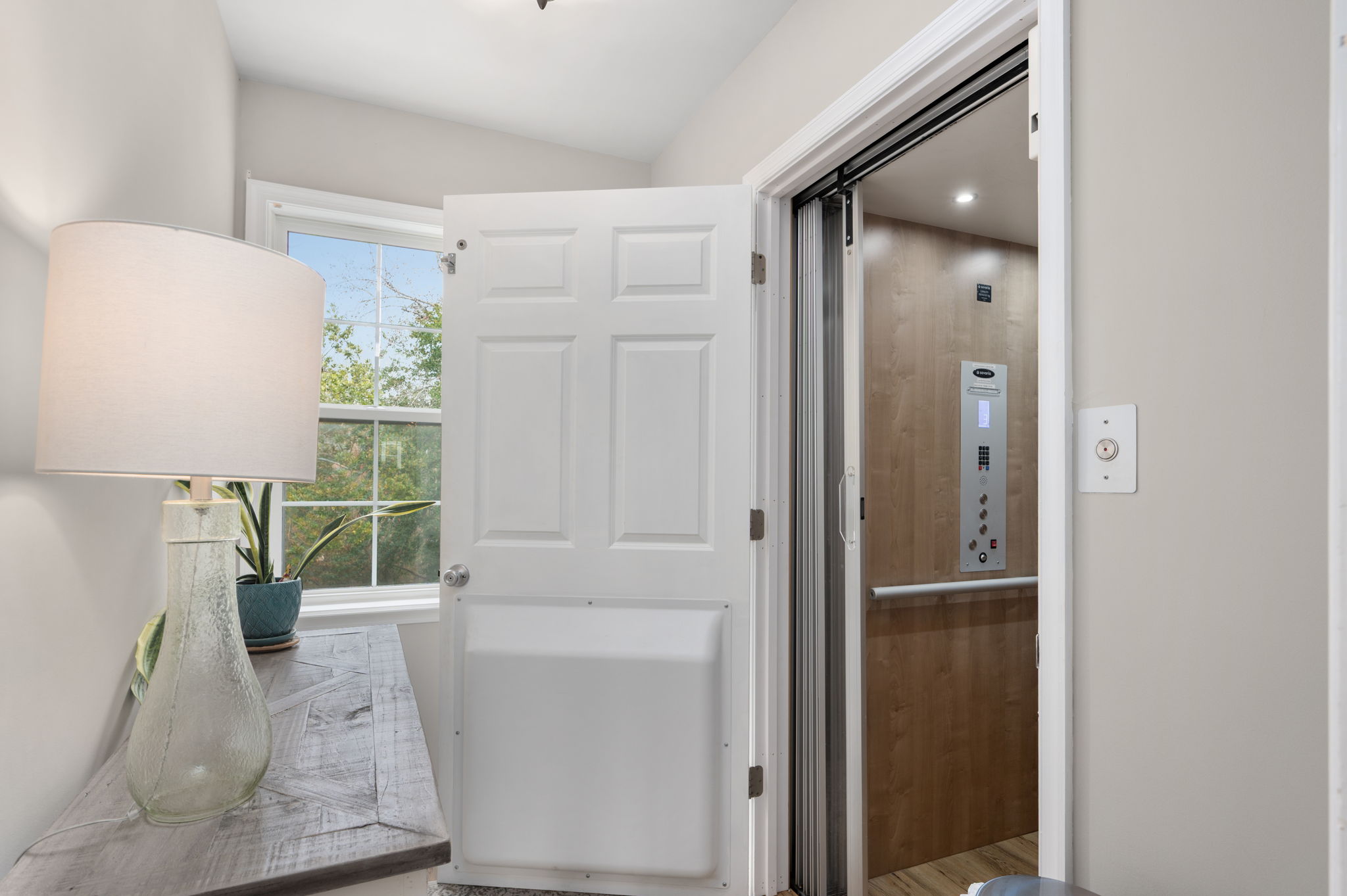 104-Prince-Charles-Ct-Elevator-V2