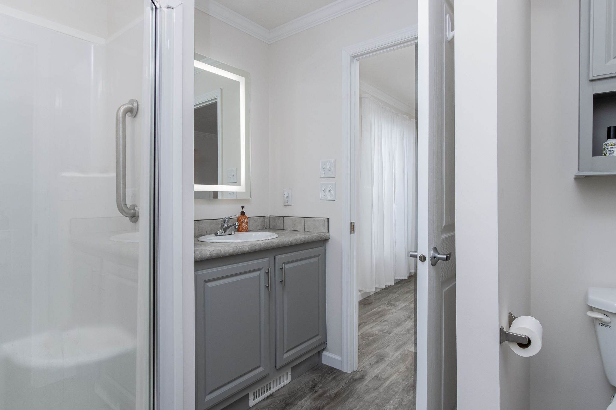 BedroomPrimaryBath-1