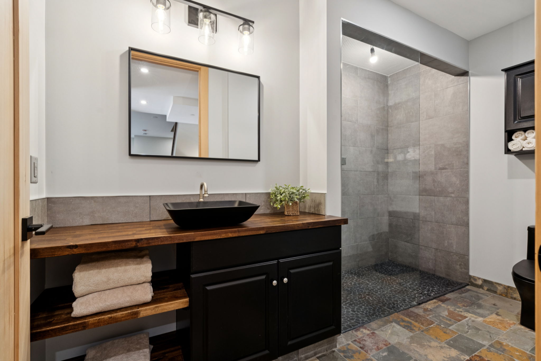 09.12.2025 - Kelly MacMillan - 104 Rummel Pl, Canmore_33