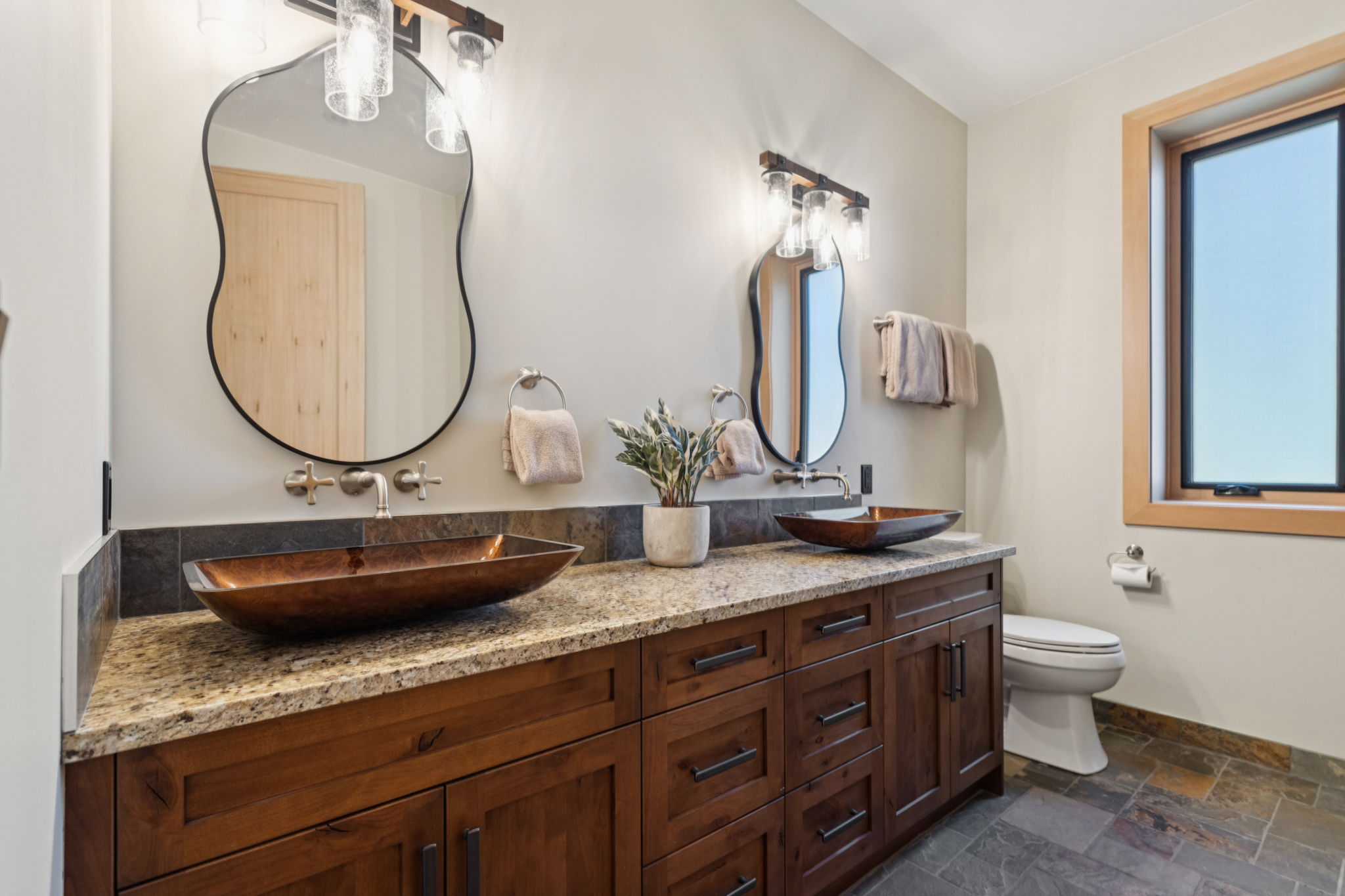 09.12.2025 - Kelly MacMillan - 104 Rummel Pl, Canmore_35