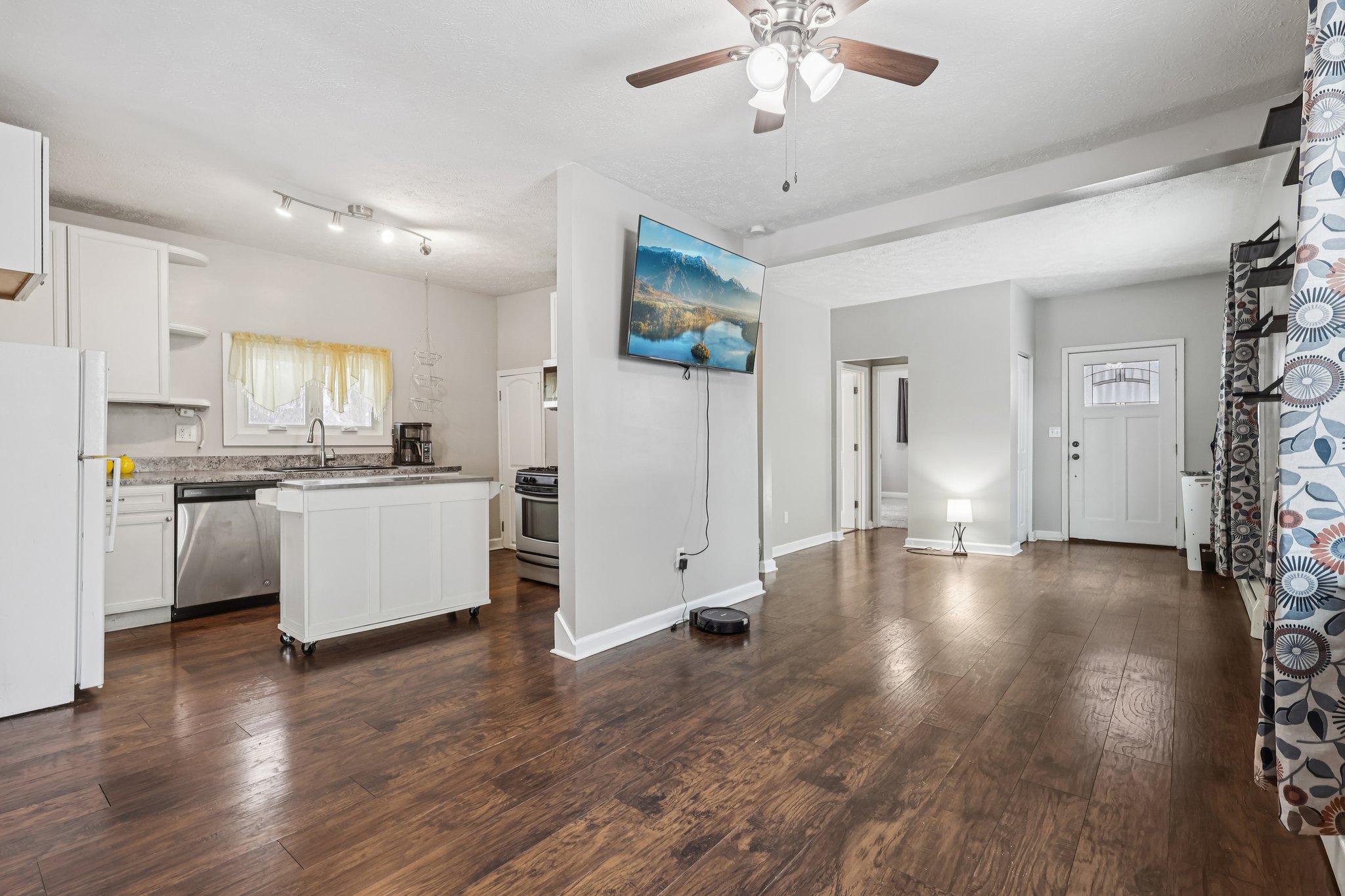 S Cedar St-S2402-006.jpg