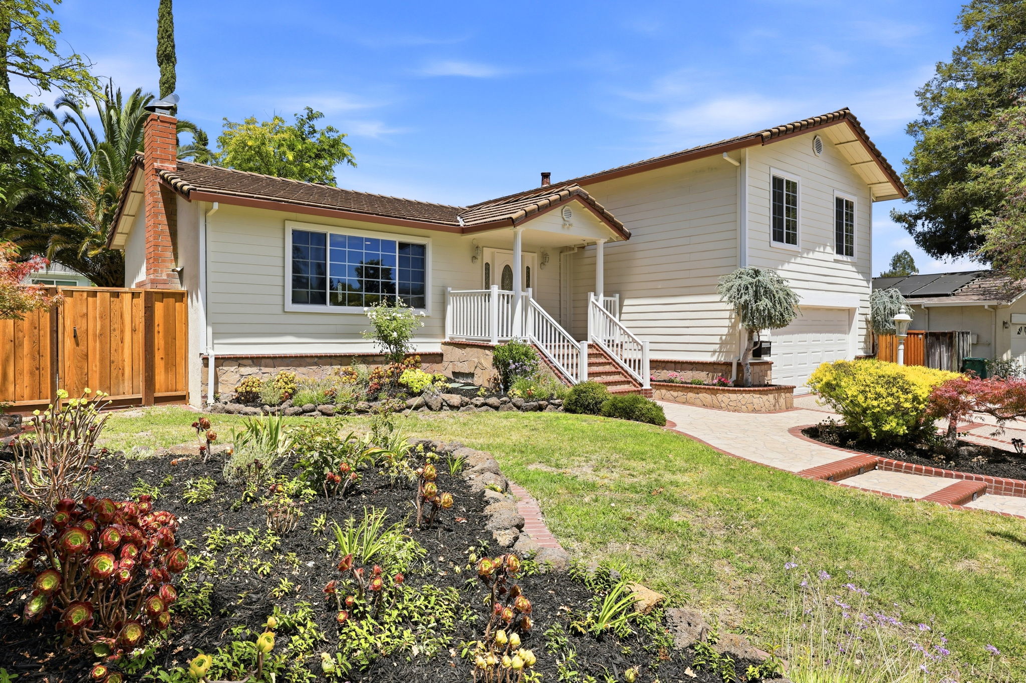 003_F8_104 Scarboro Pl