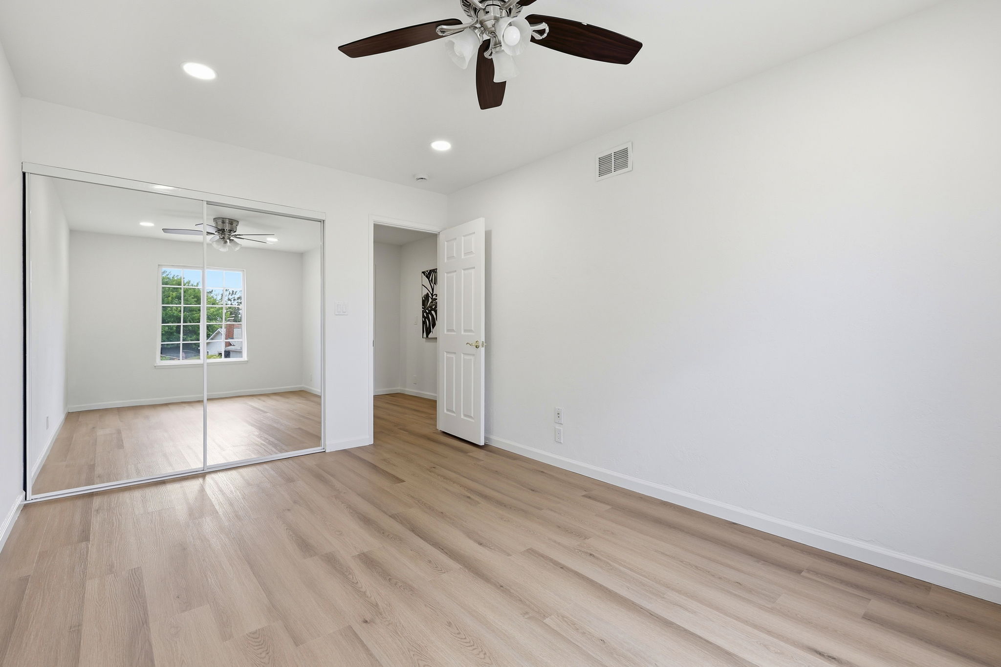033_F8_104 Scarboro Pl