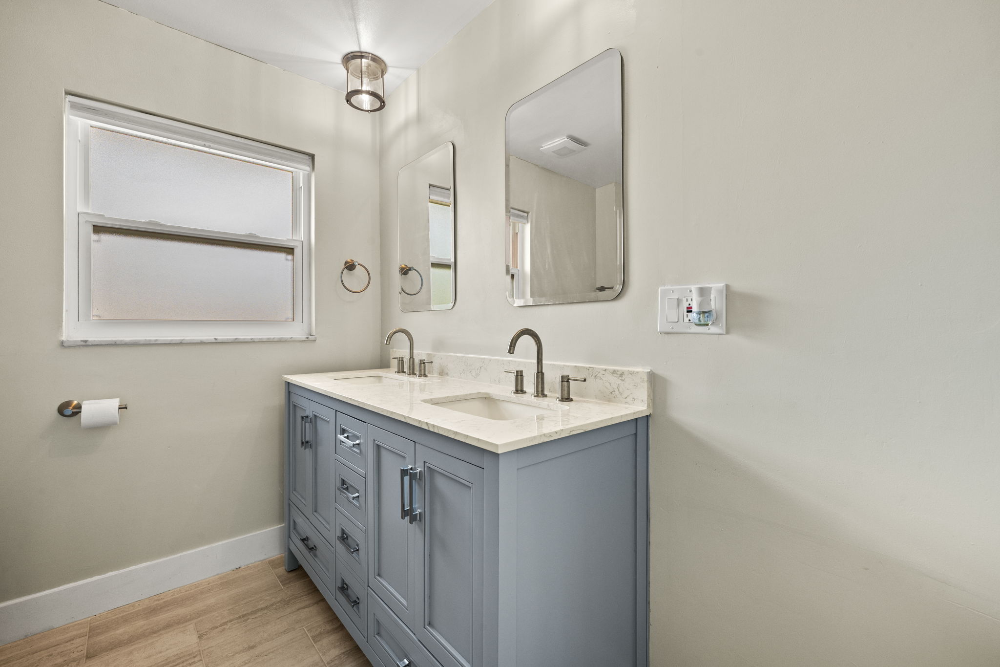 Guest Bathroom 1 of 2