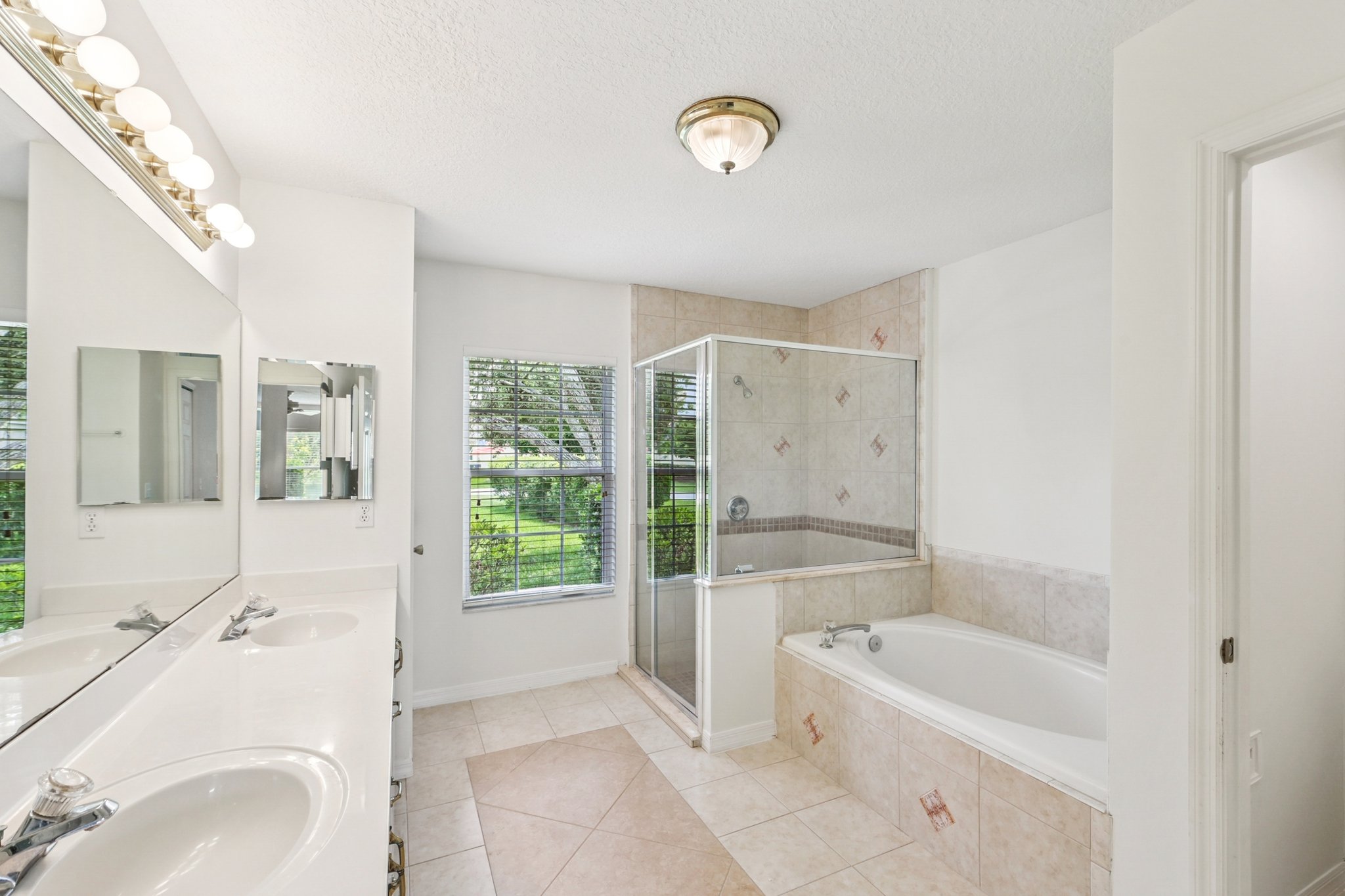 Seaside Cir-0406-021.jpg