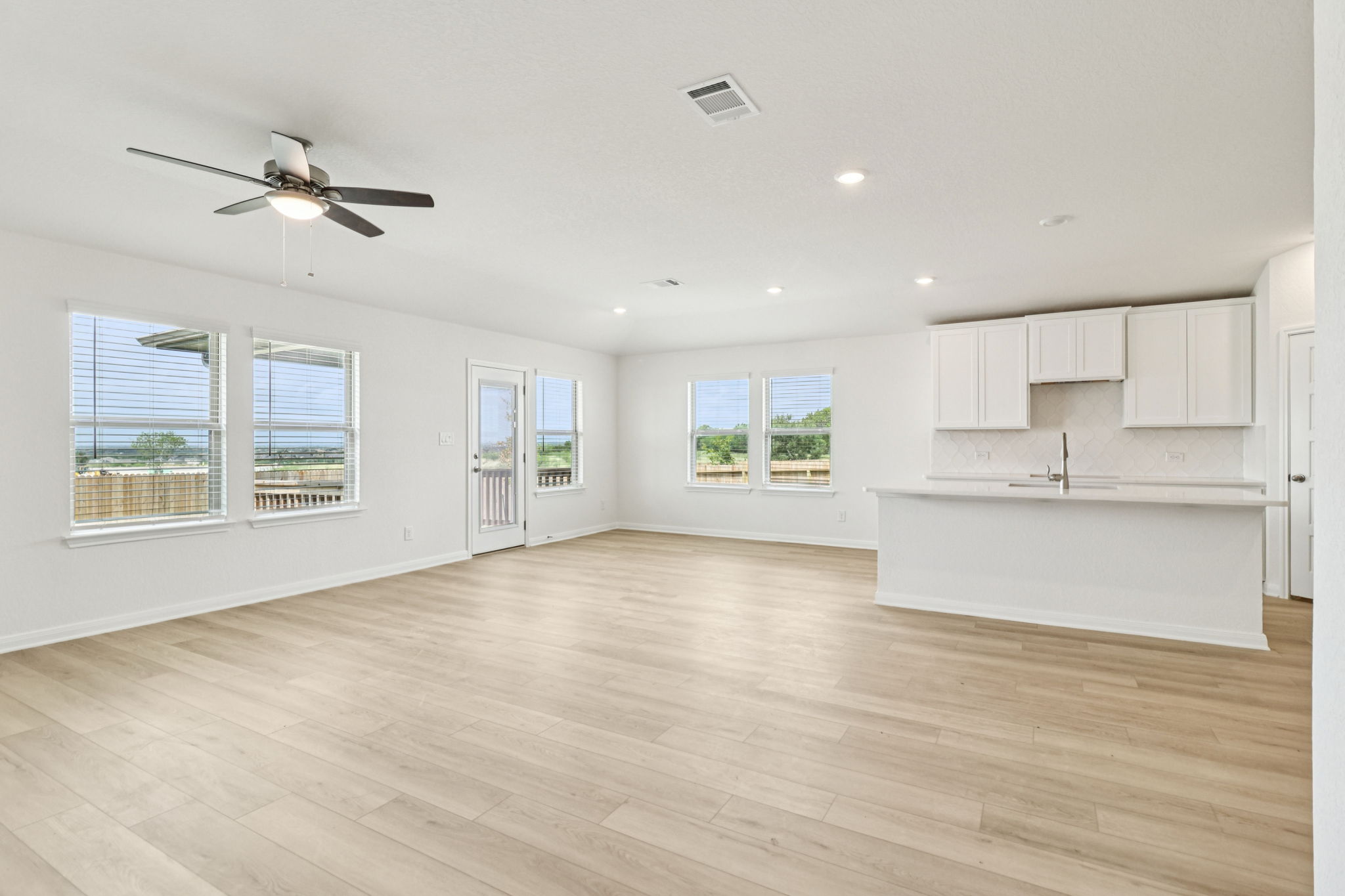 San Antonio-EAST-Legendary Trails-104 Shelton Pass Cibolo TX 78108-009