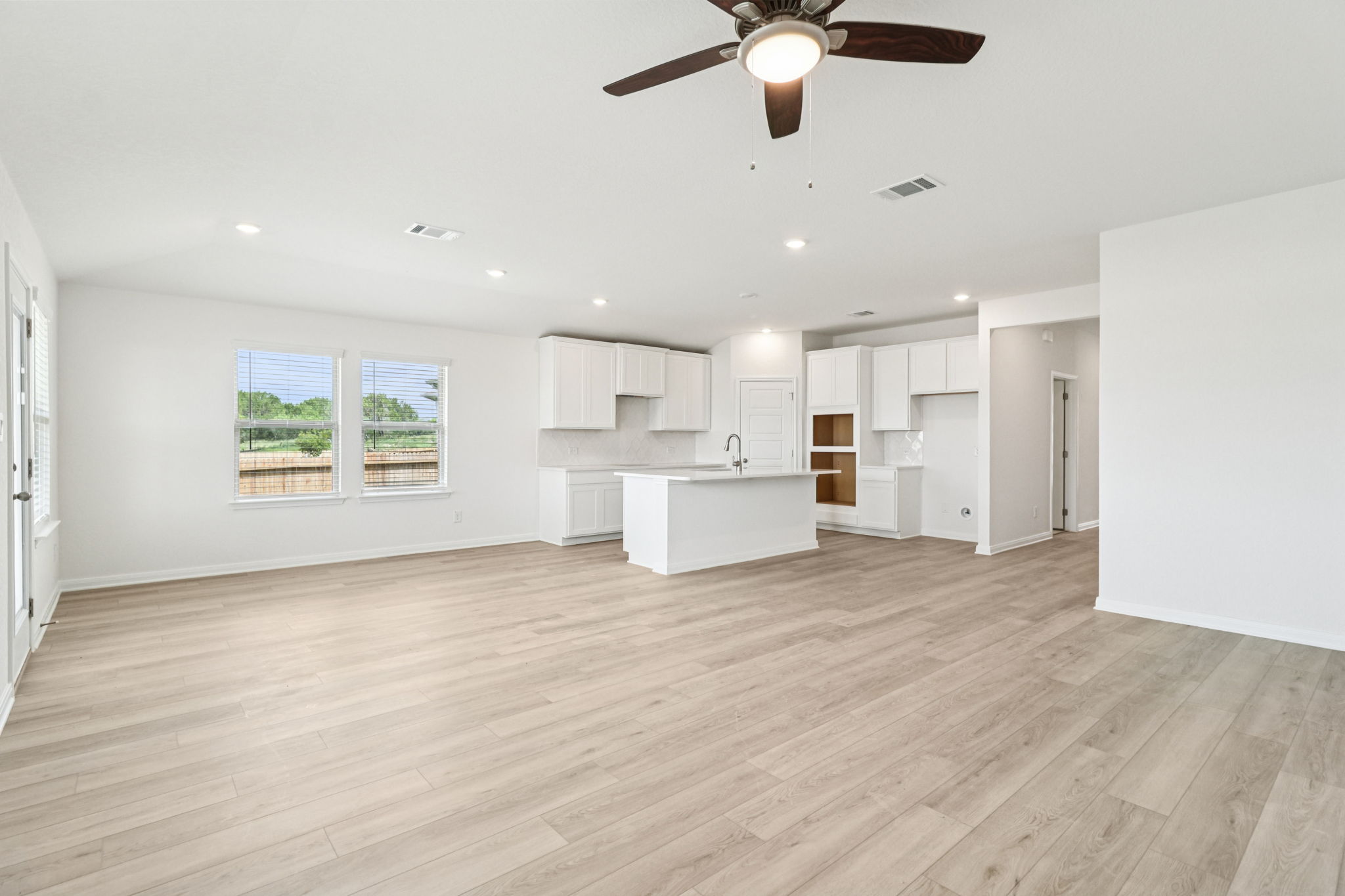 San Antonio-EAST-Legendary Trails-104 Shelton Pass Cibolo TX 78108-010