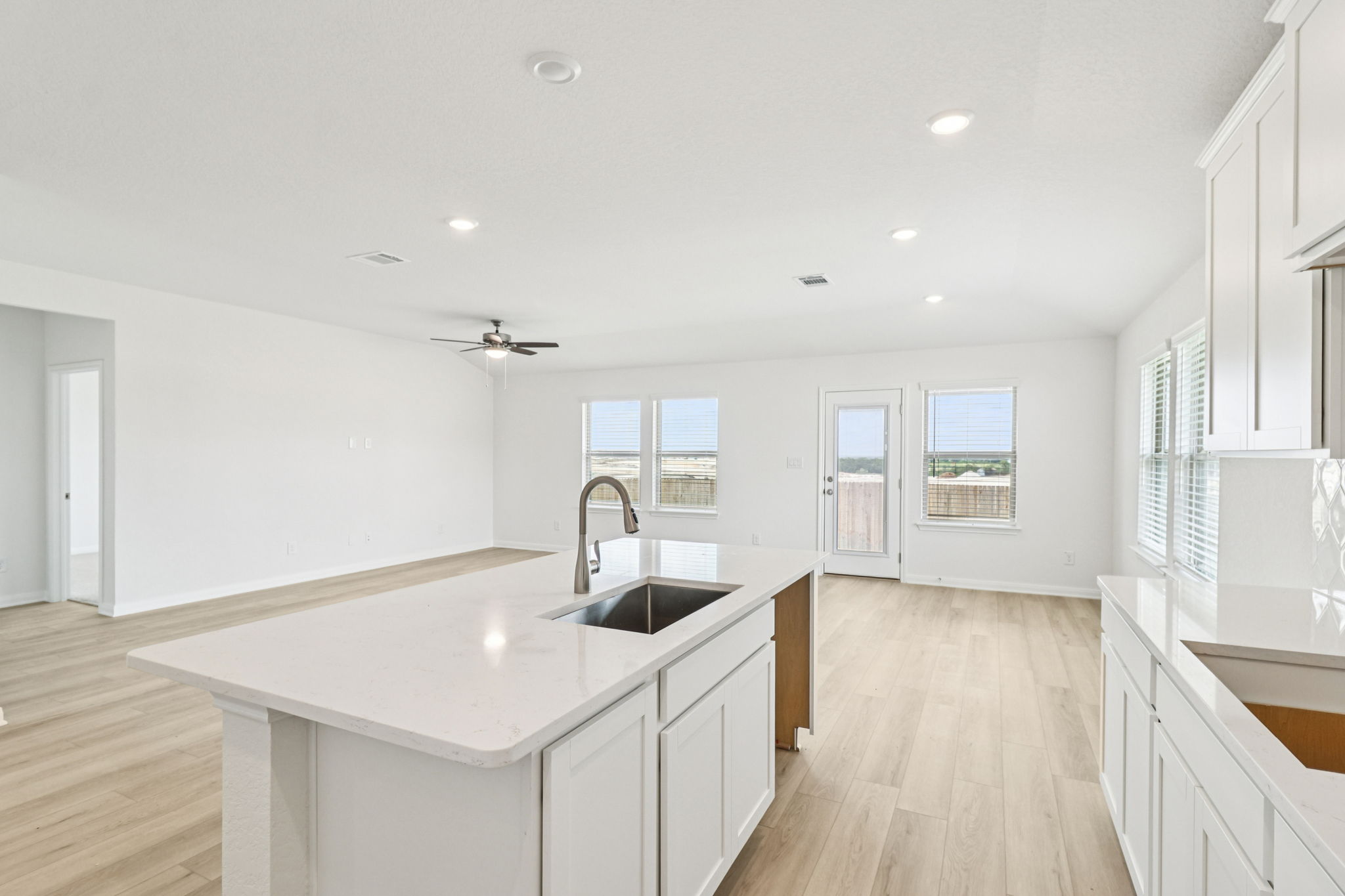 San Antonio-EAST-Legendary Trails-104 Shelton Pass Cibolo TX 78108-015