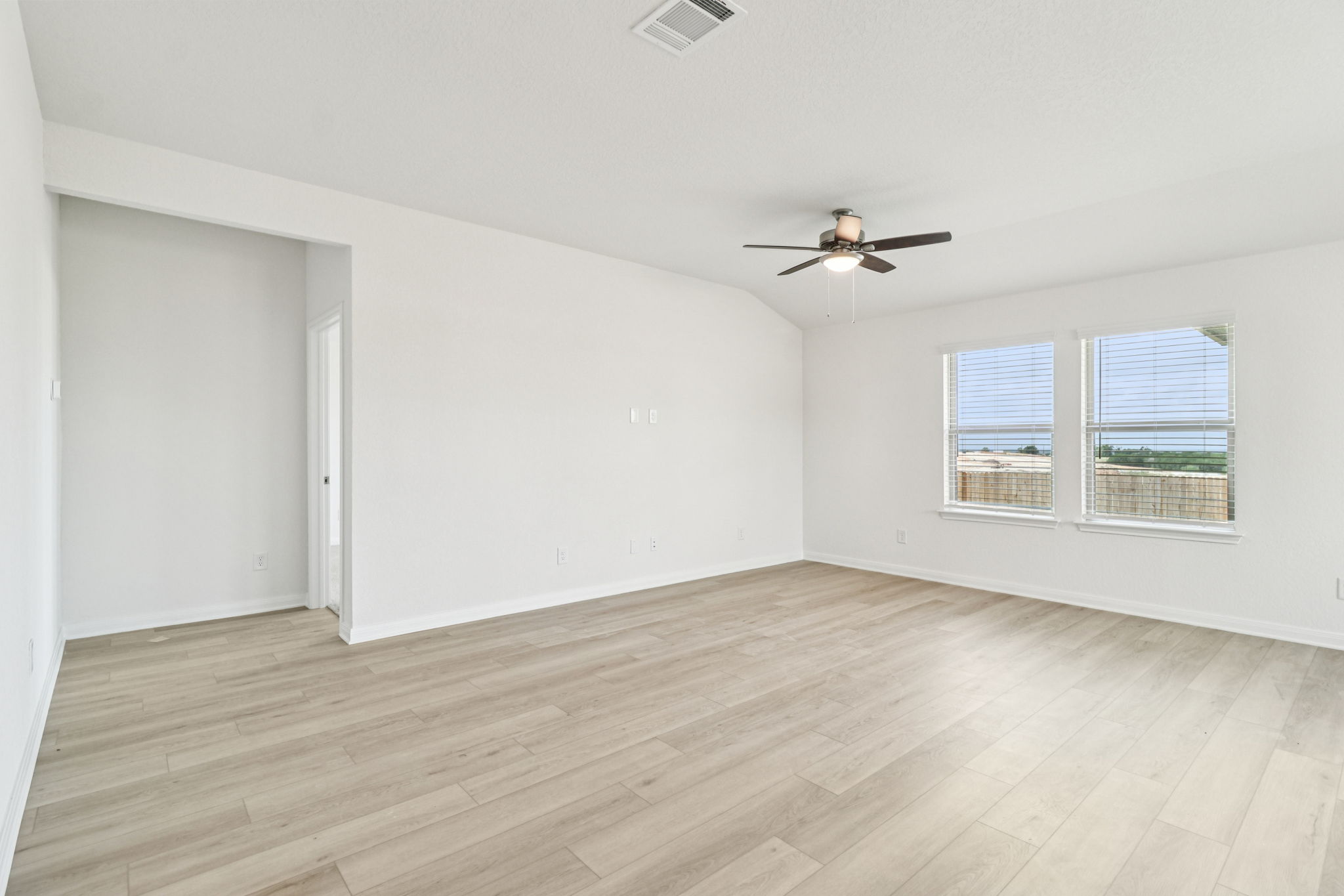 San Antonio-EAST-Legendary Trails-104 Shelton Pass Cibolo TX 78108-016