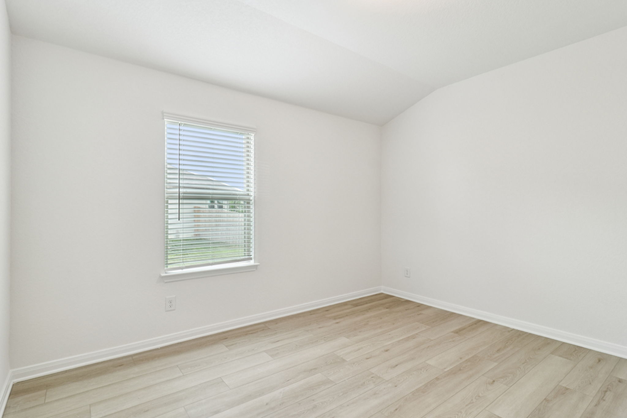 San Antonio-EAST-Legendary Trails-104 Shelton Pass Cibolo TX 78108-028