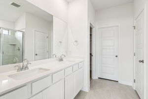 San Antonio-EAST-Legendary Trails-104 Shelton Pass Cibolo TX 78108-033