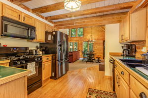 140 Tenderfoot Rd Photo 4