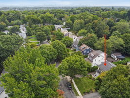Tucked into one of Montclair's most beloved residential pockets, 104 Wildwood keeps parks, trains, shops and restaurants beautifully within reach.