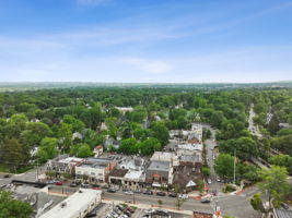 Nearby Watchung Plaza brings the train, favorite cafes, independent shops and useful everyday stops together in one charming neighborhood center.