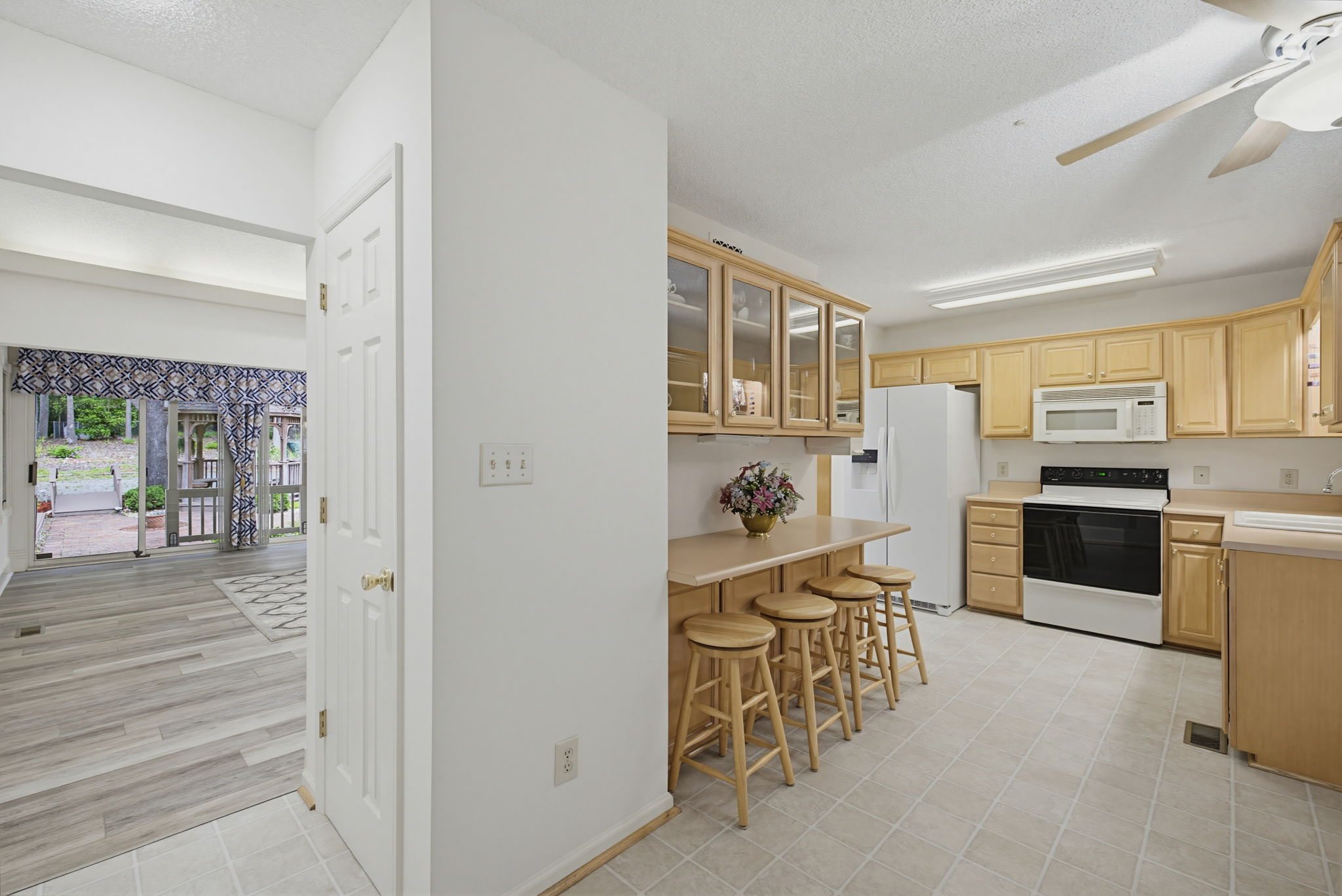 104 Willowbrook Dr-7