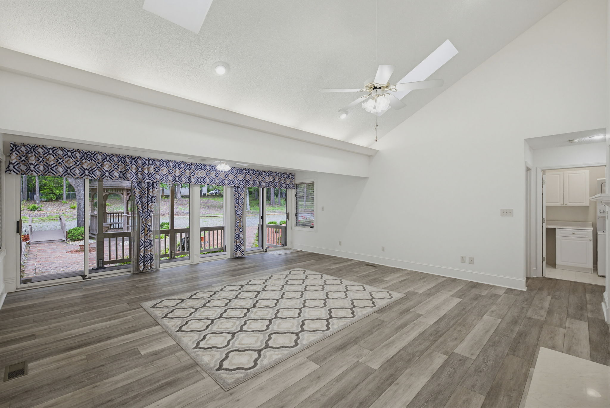 104 Willowbrook Dr-8