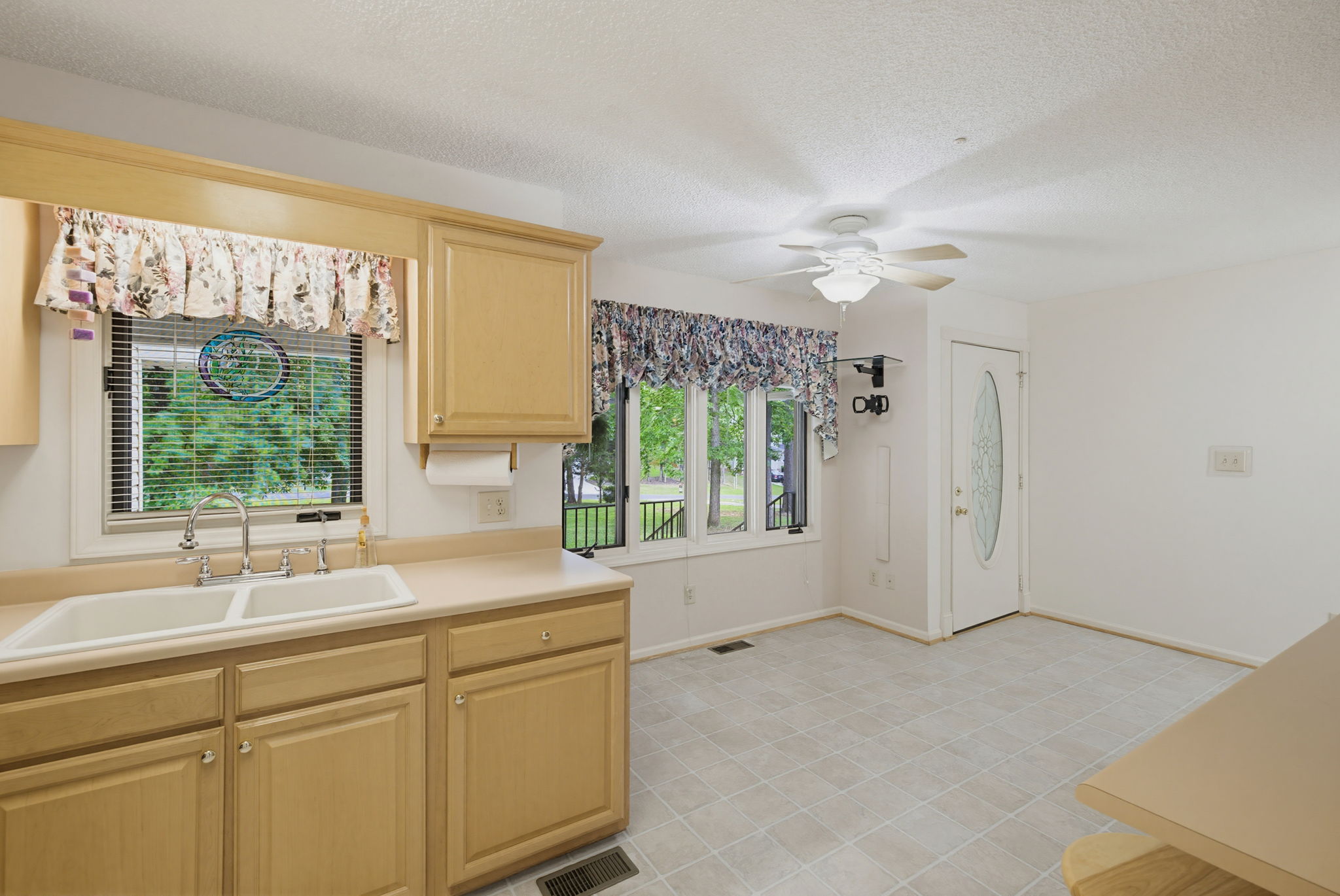104 Willowbrook Dr-14