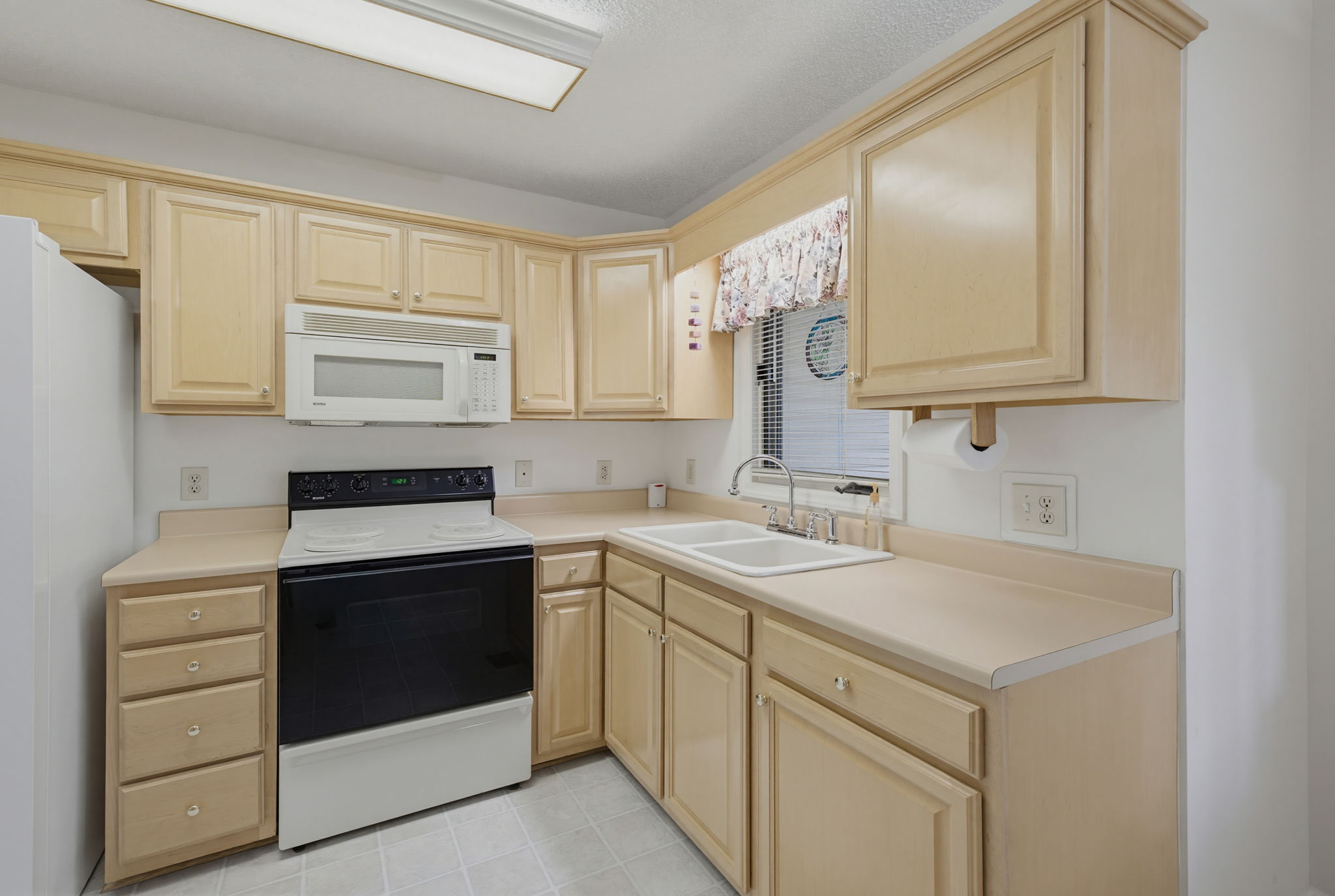 104 Willowbrook Dr-20