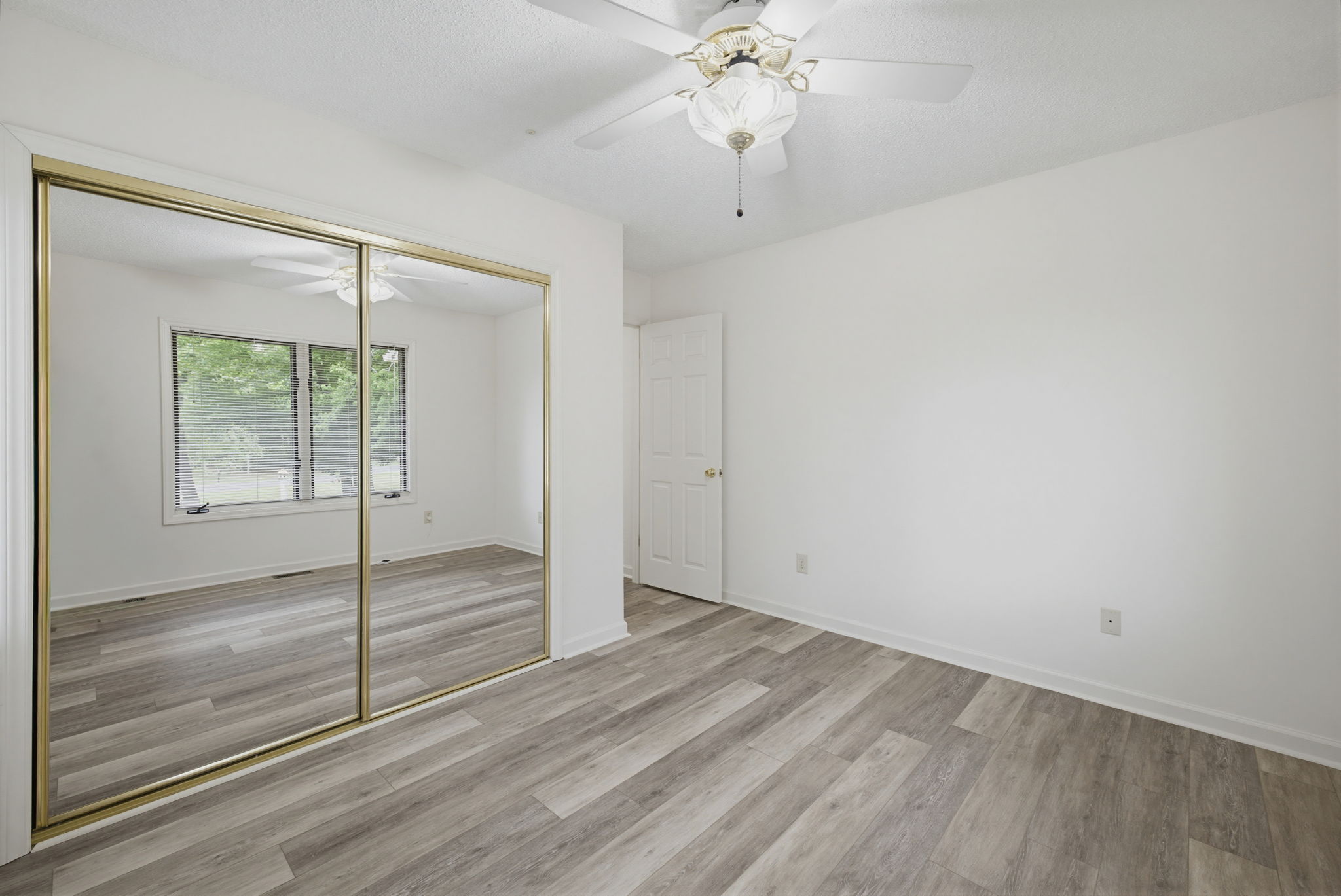 104 Willowbrook Dr-25