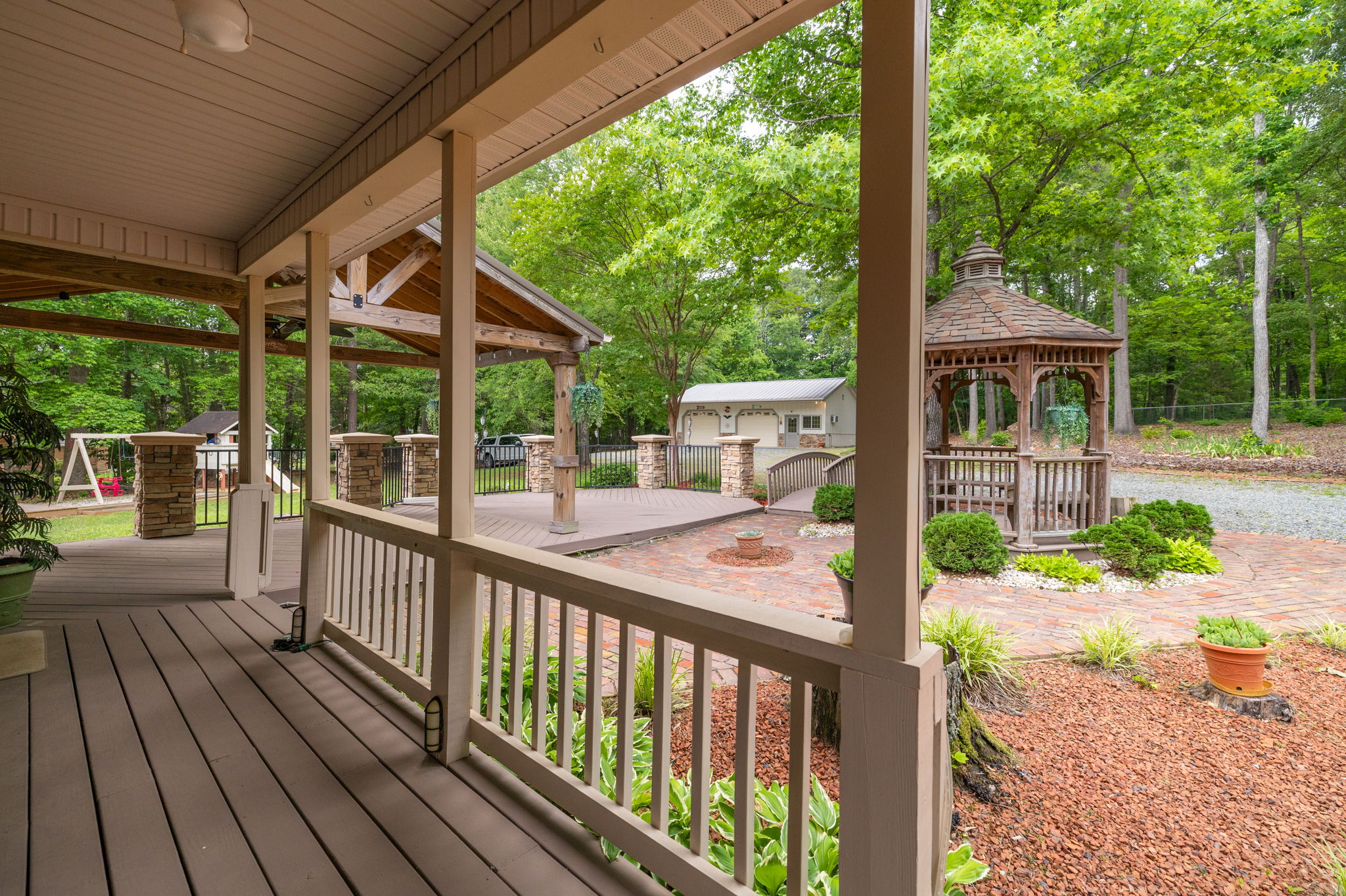 104 Willowbrook Dr-32