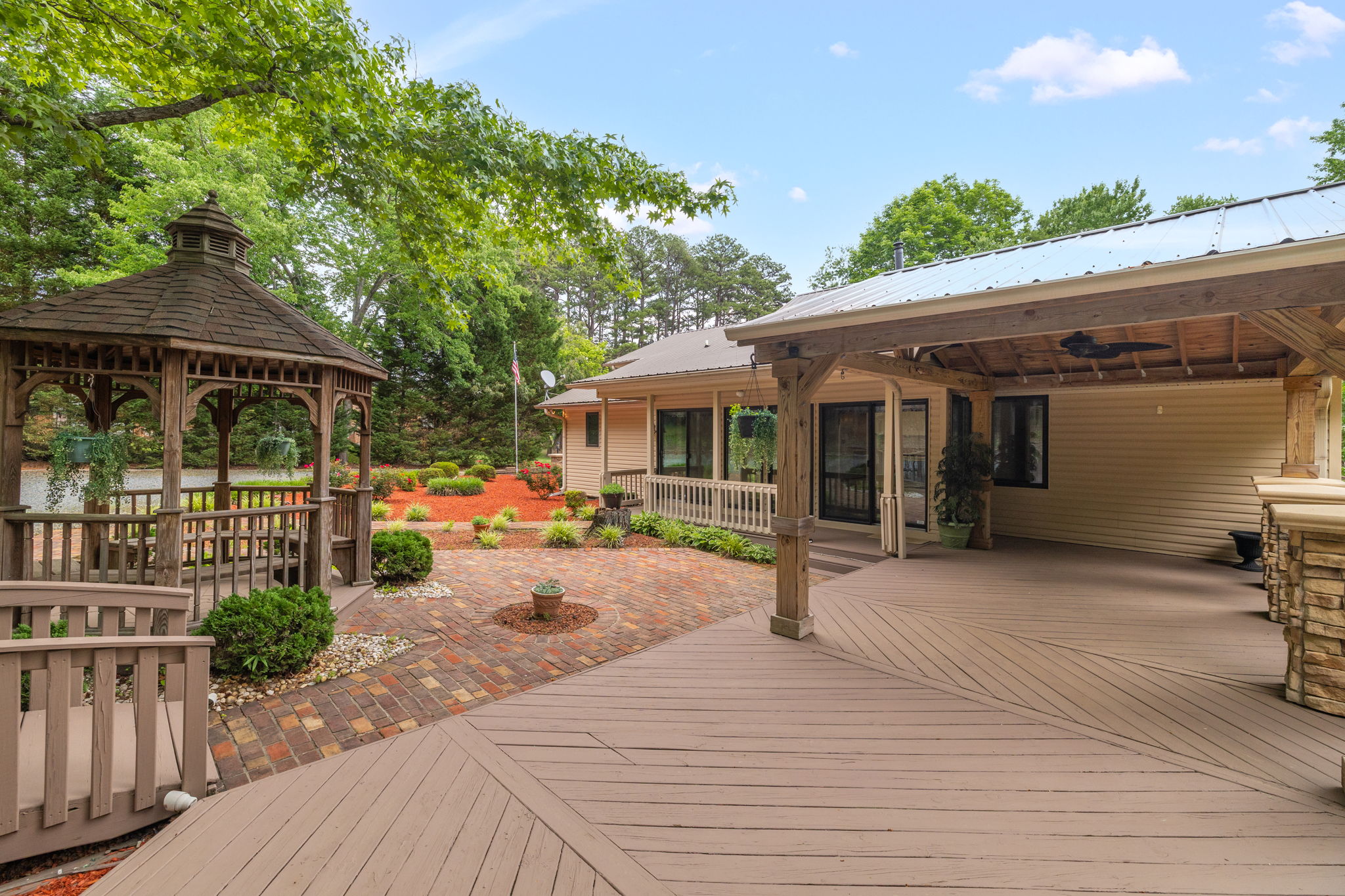 104 Willowbrook Dr-33