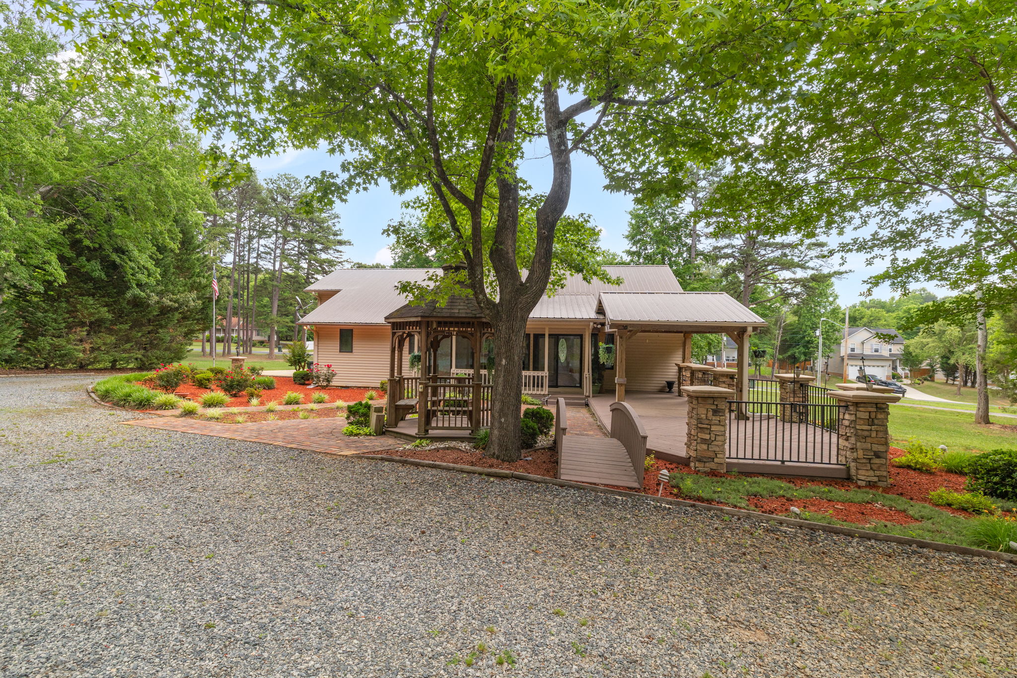 104 Willowbrook Dr-34