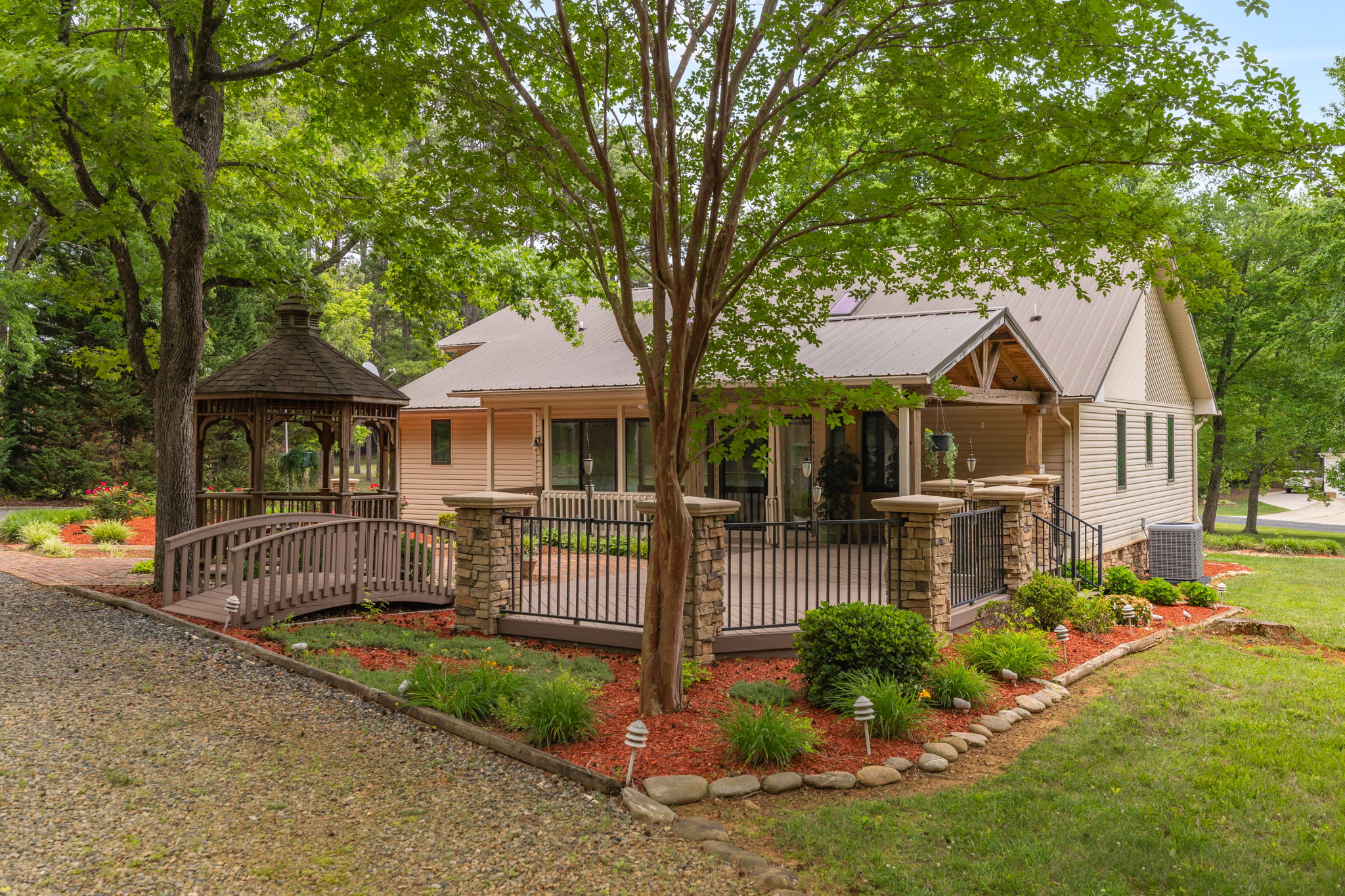 104 Willowbrook Dr-35