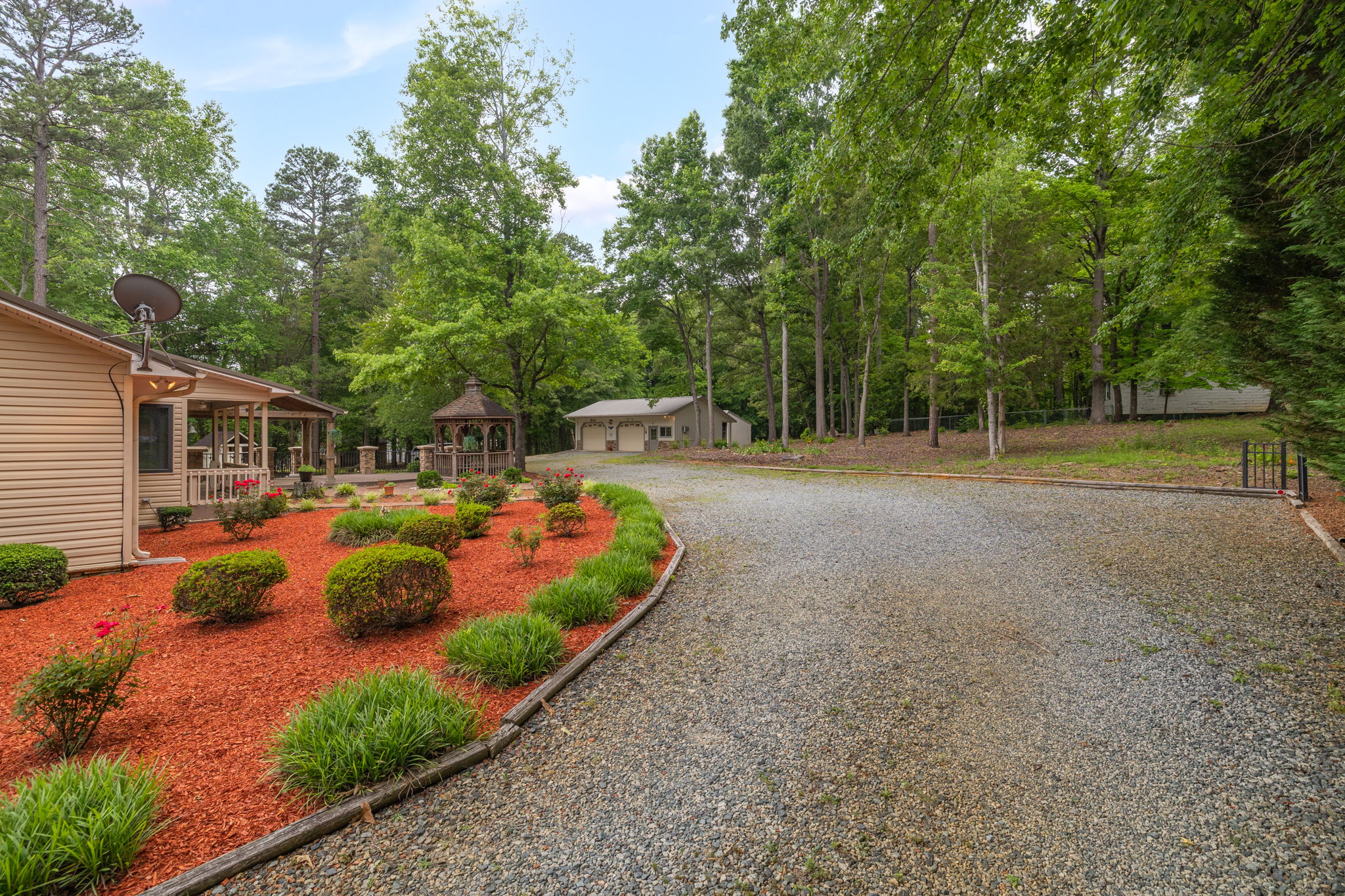 104 Willowbrook Dr-37