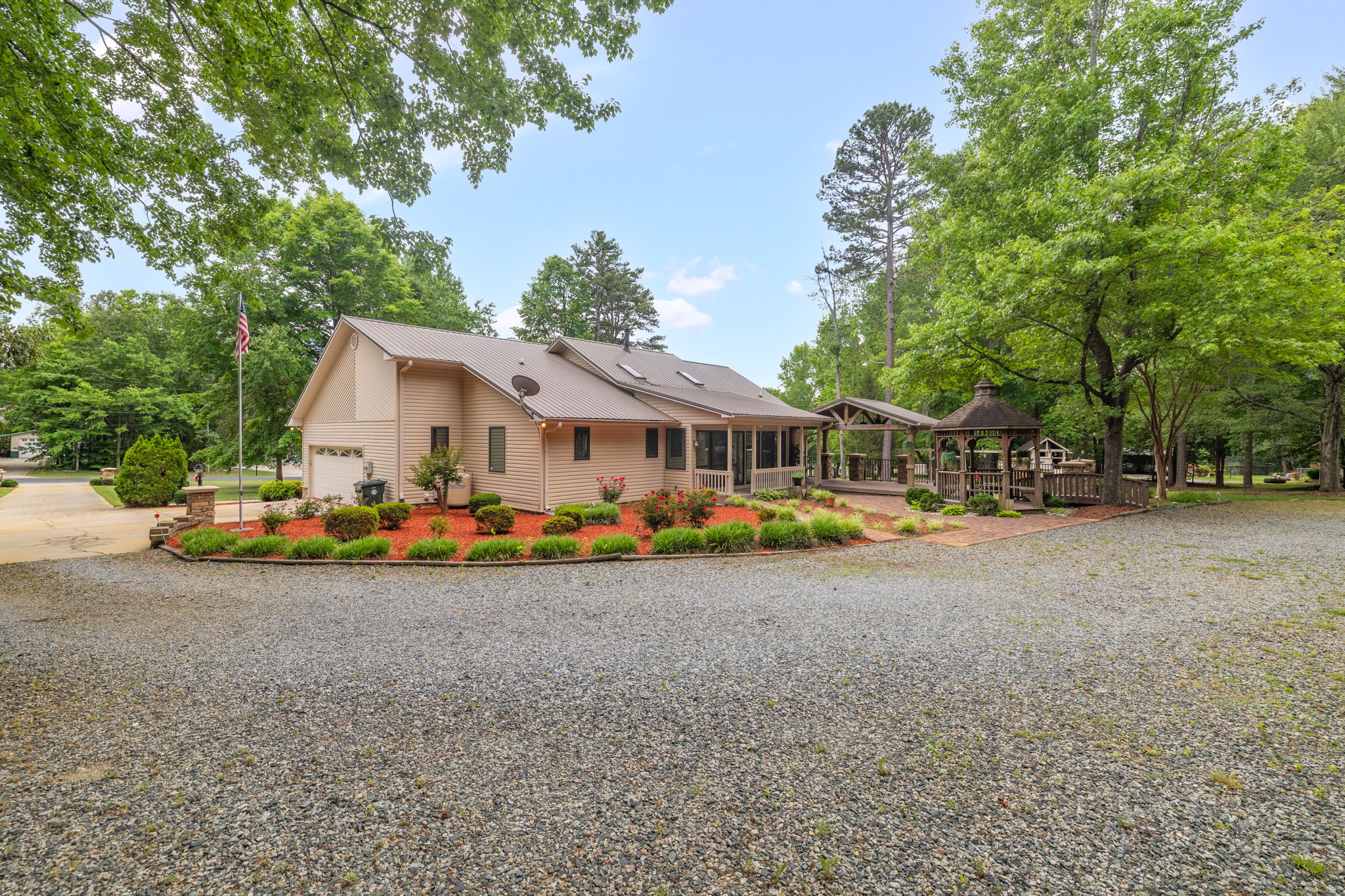 104 Willowbrook Dr-38
