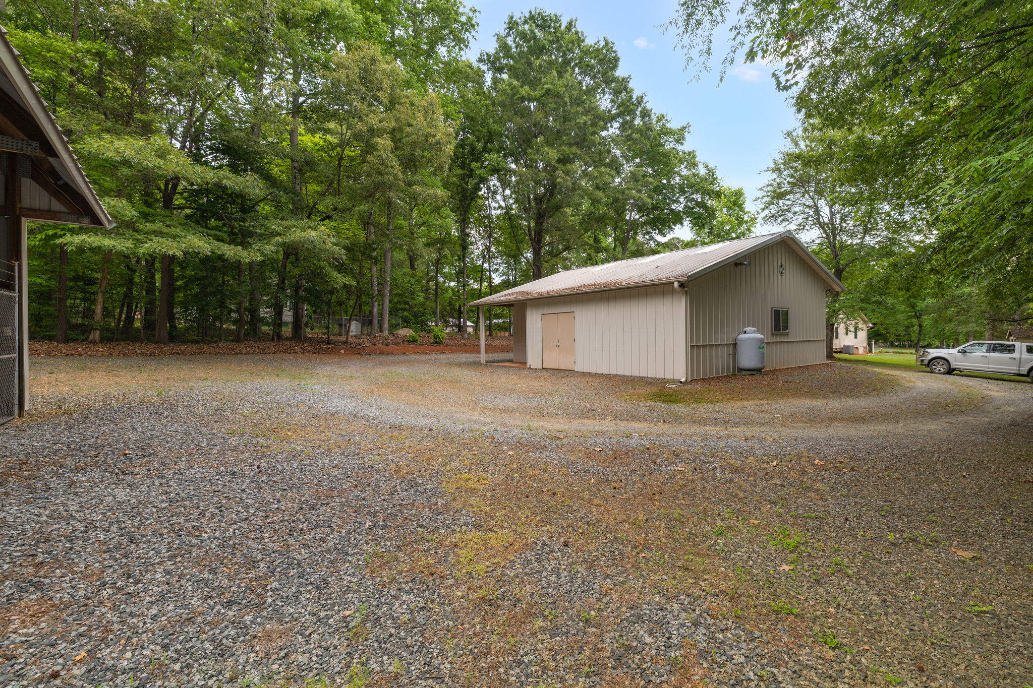 104 Willowbrook Dr-51
