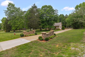 104 Willowbrook Dr-2