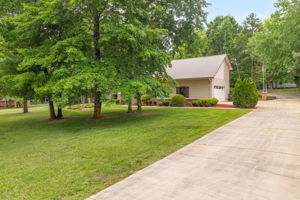104 Willowbrook Dr-3