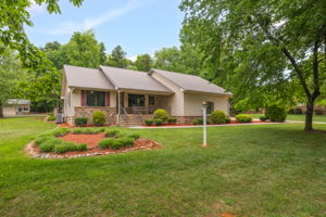 104 Willowbrook Dr-5