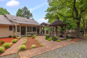104 Willowbrook Dr-36