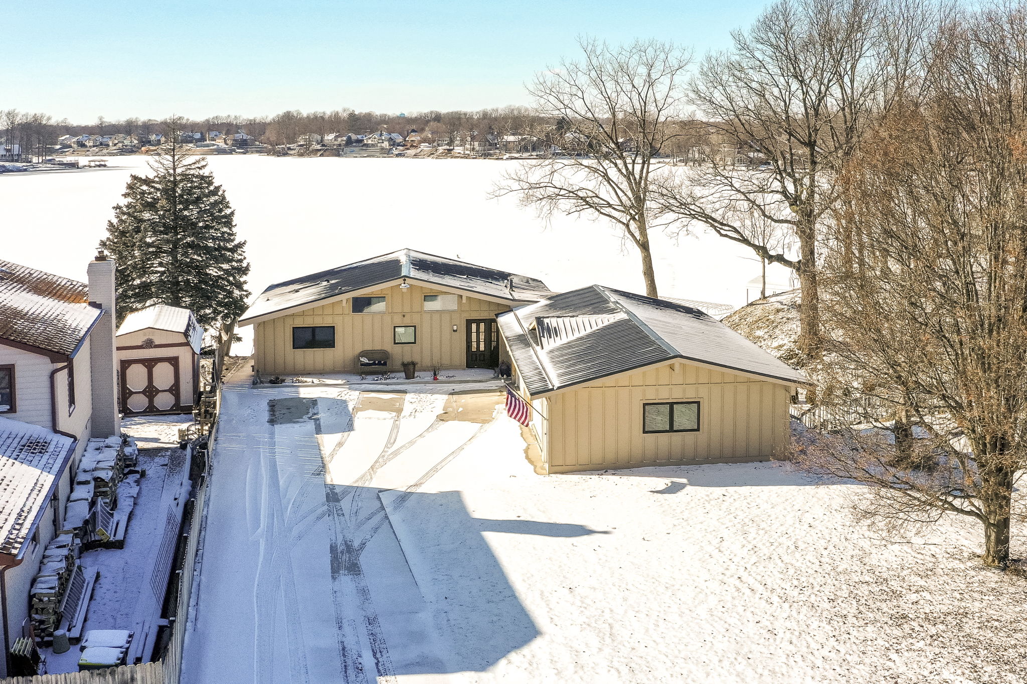 1040 Shoreline Dr, Cicero, IN 46034 Indy Realty Pics