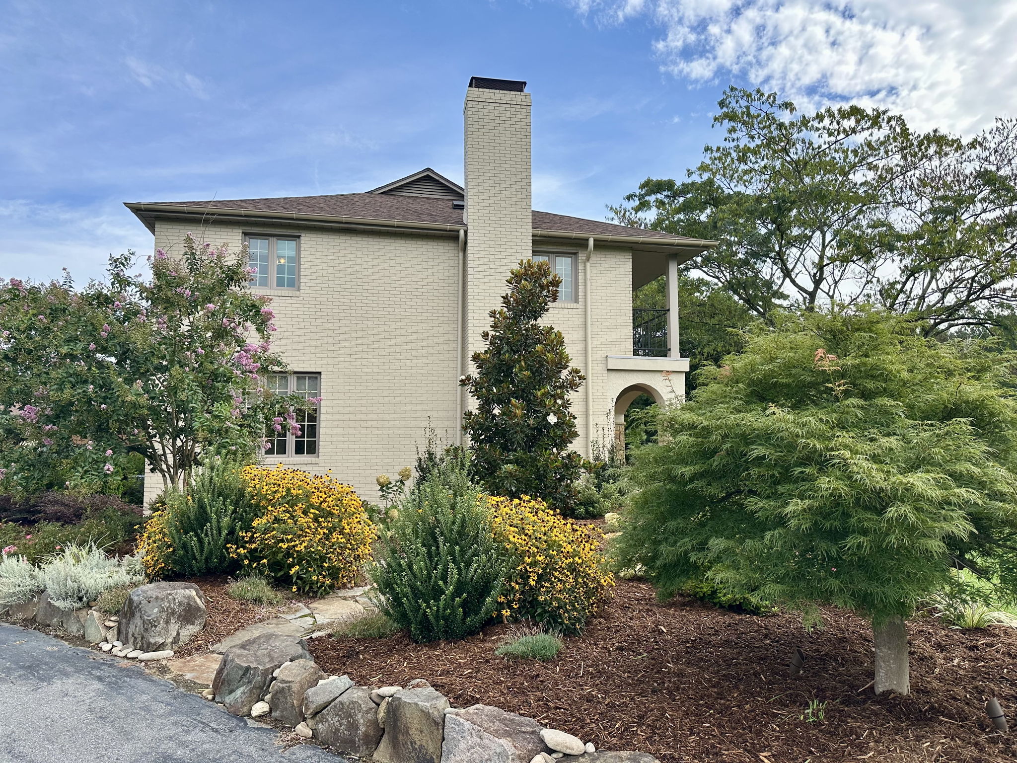 Side View/Landscaping
