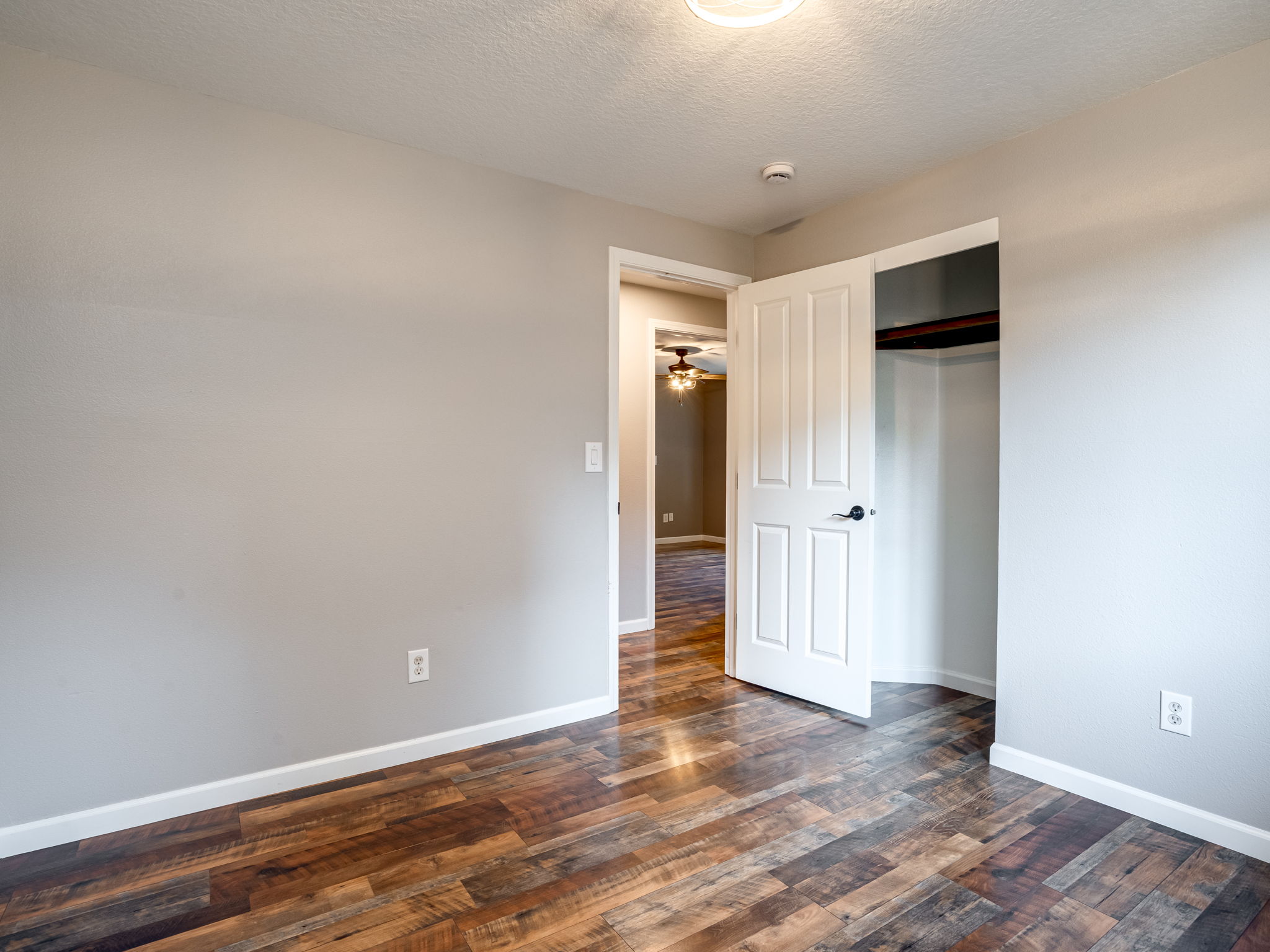 Photo 52