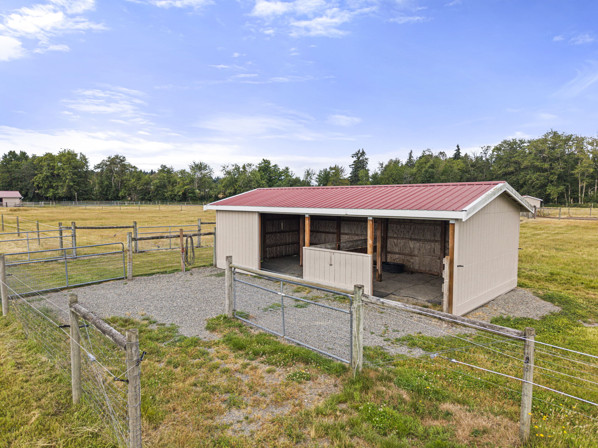Loafing shed with cover and frost free spigot nearby