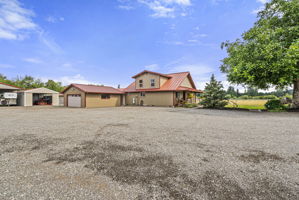 Detached garage for extra parking