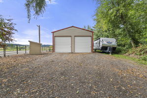 Enclosed insulated shop with 10'x10' doors with 14' shop height and potential for a lift