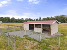 Loafing shed with cover and frost free spigot nearby