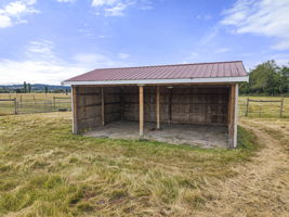 Loafing shed with cover and frost free spigot nearby